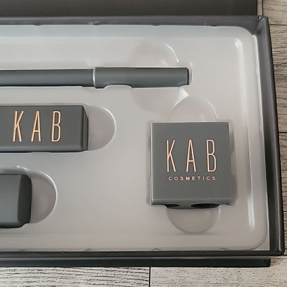 KAB Cosmetics Lip Kit Just 4 U - Picture 5 of 8